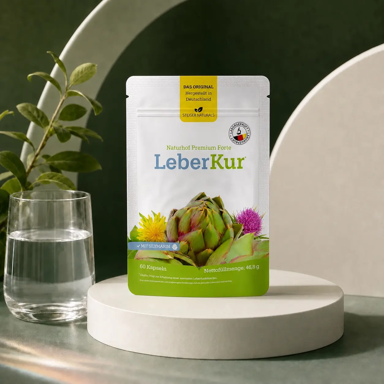 Steiger Naturals Naturhof Leberkur Doybag auf einem Podest